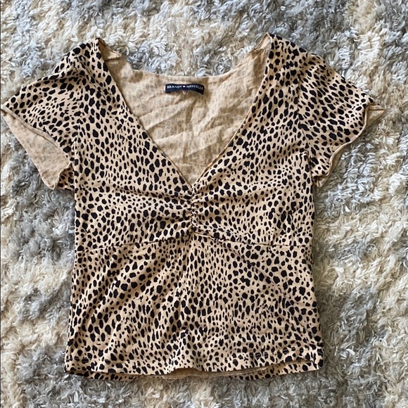 Brandy Melville Tops - cheetah print gina top